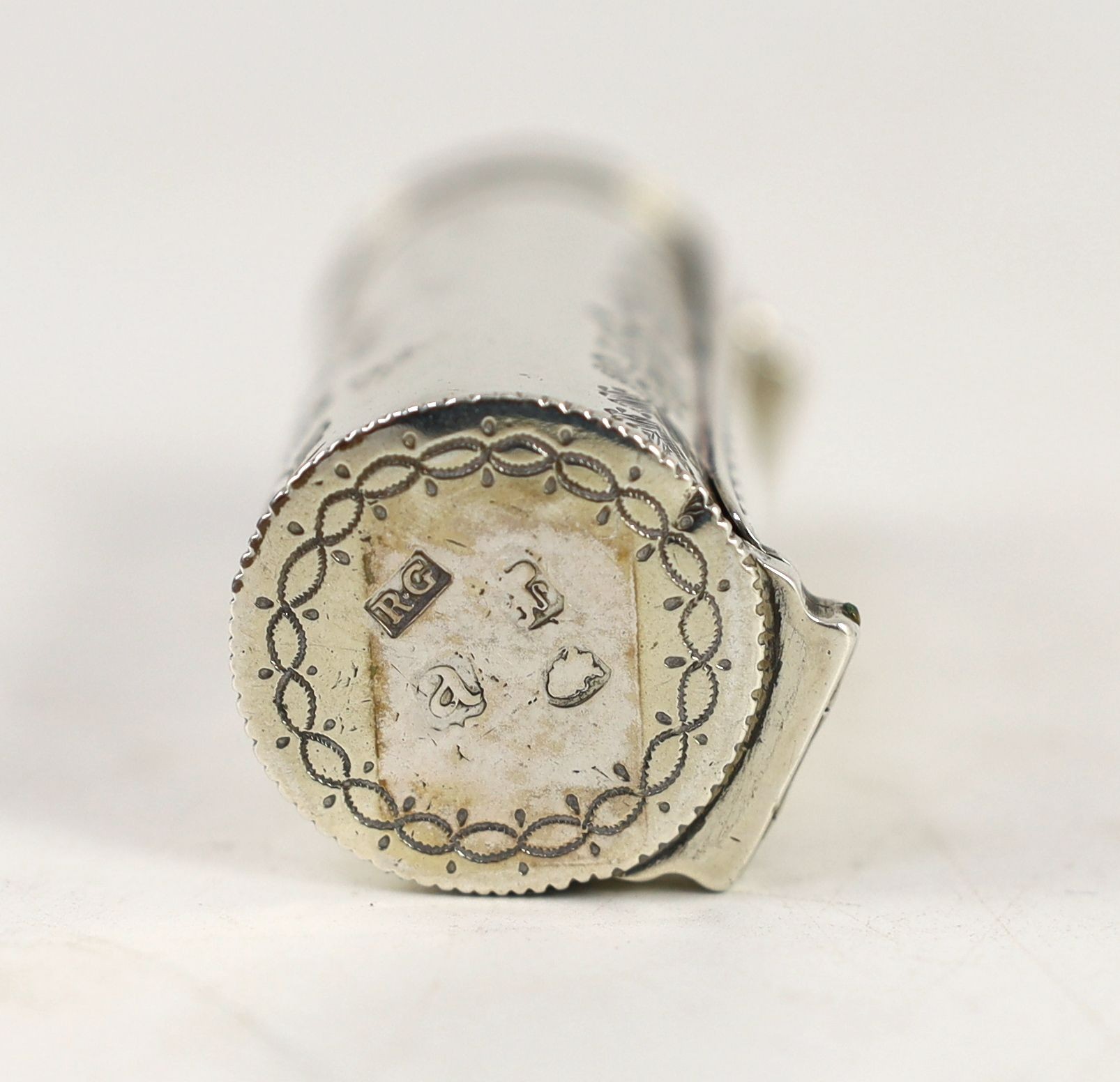 A George III silver cylindrical nutmeg grater, by Richard Gardner